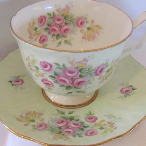 Aynsley Teacup and Saucer Romantic Roses on Soft Green, Crocus Shape, Gilt I253 - Picture 1 of 10